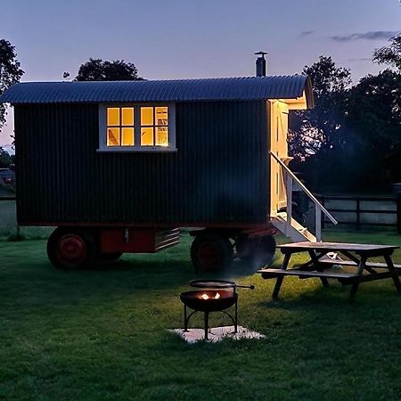 The Delkin Shepherds Huts Castle Combe Kültér fotó
