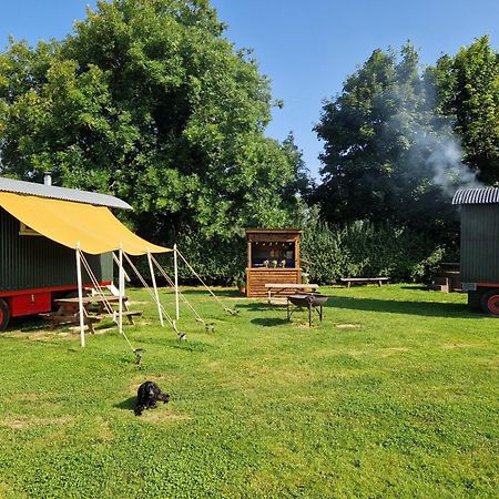 The Delkin Shepherds Huts Castle Combe Kültér fotó