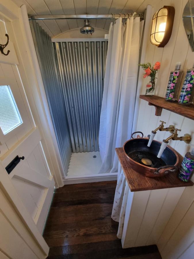 The Delkin Shepherds Huts Castle Combe Kültér fotó