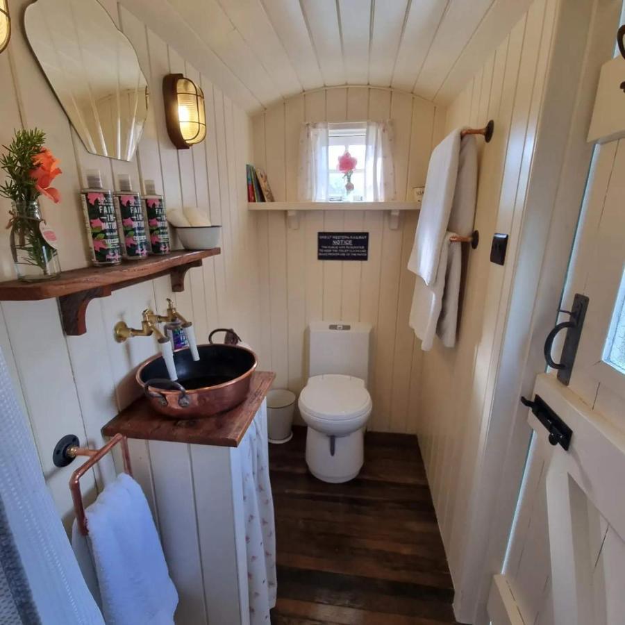 The Delkin Shepherds Huts Castle Combe Kültér fotó