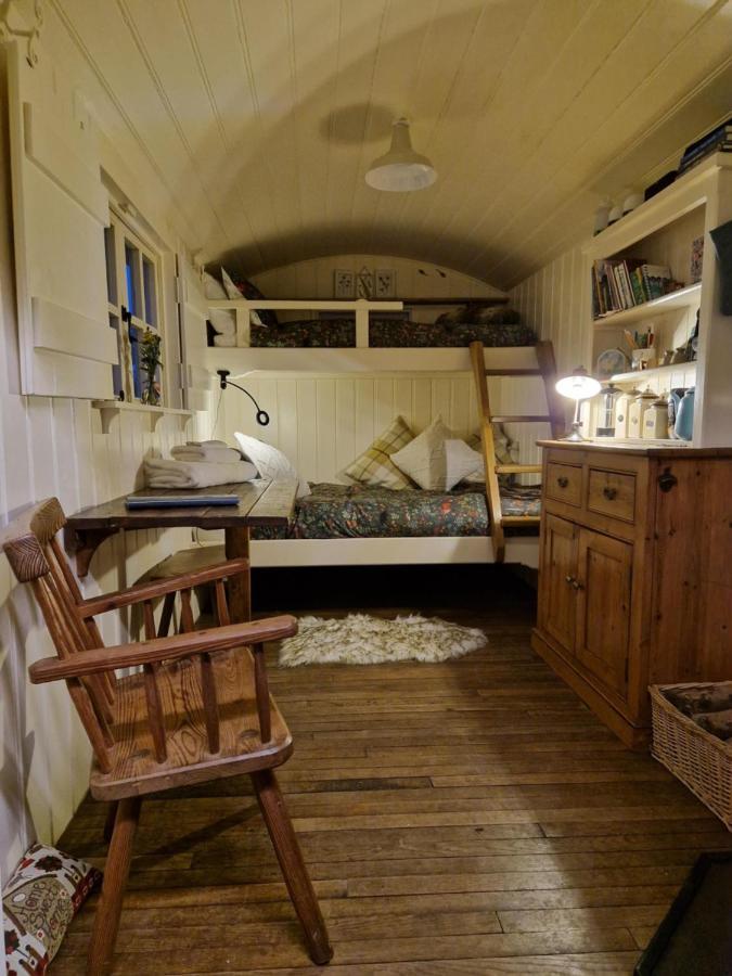 The Delkin Shepherds Huts Castle Combe Kültér fotó