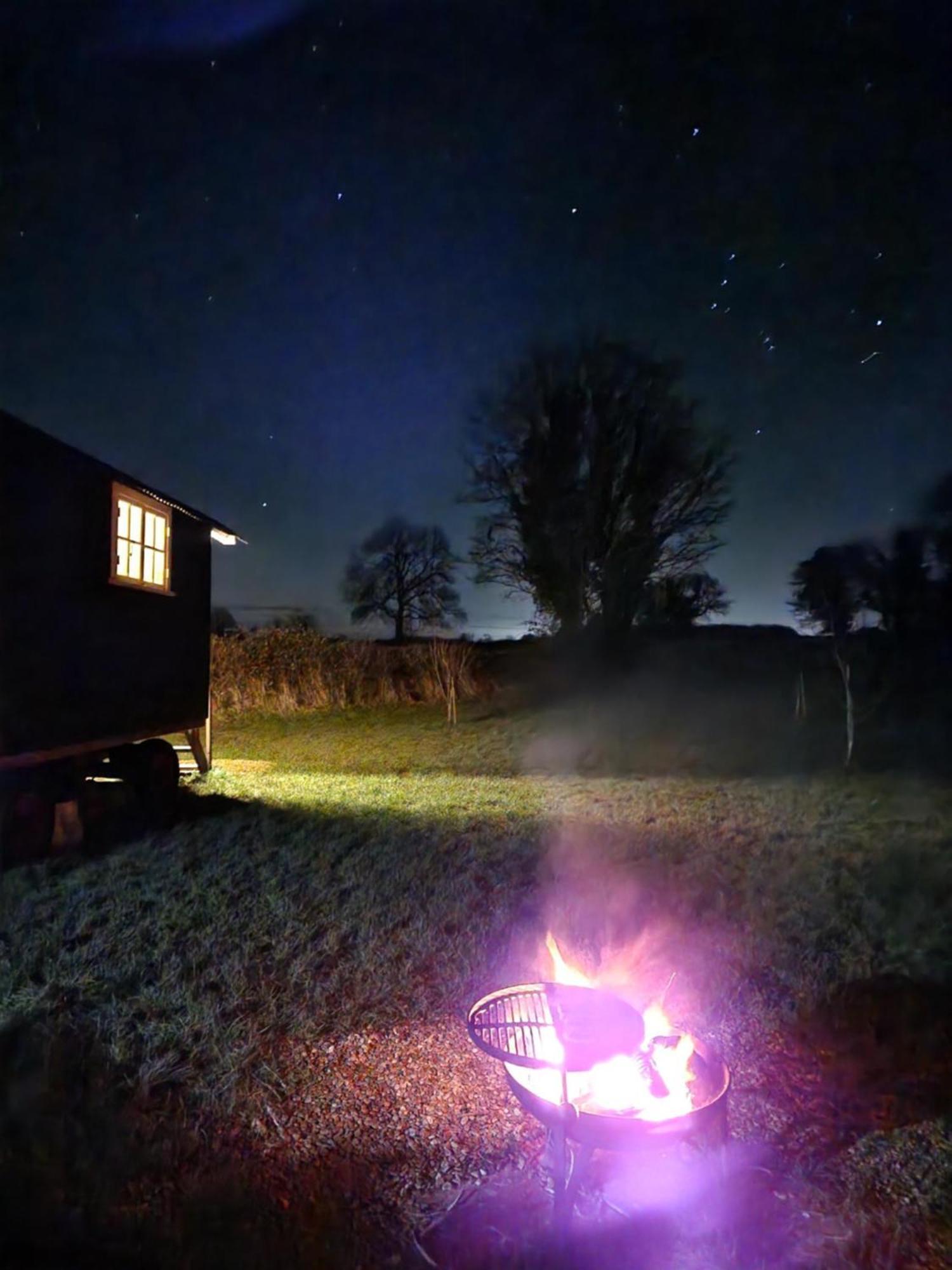 The Delkin Shepherds Huts Castle Combe Kültér fotó