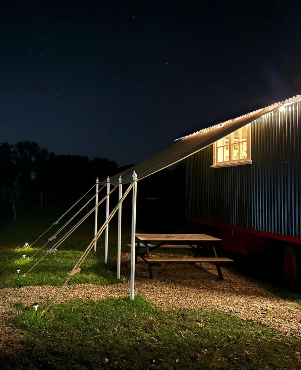 The Delkin Shepherds Huts Castle Combe Kültér fotó