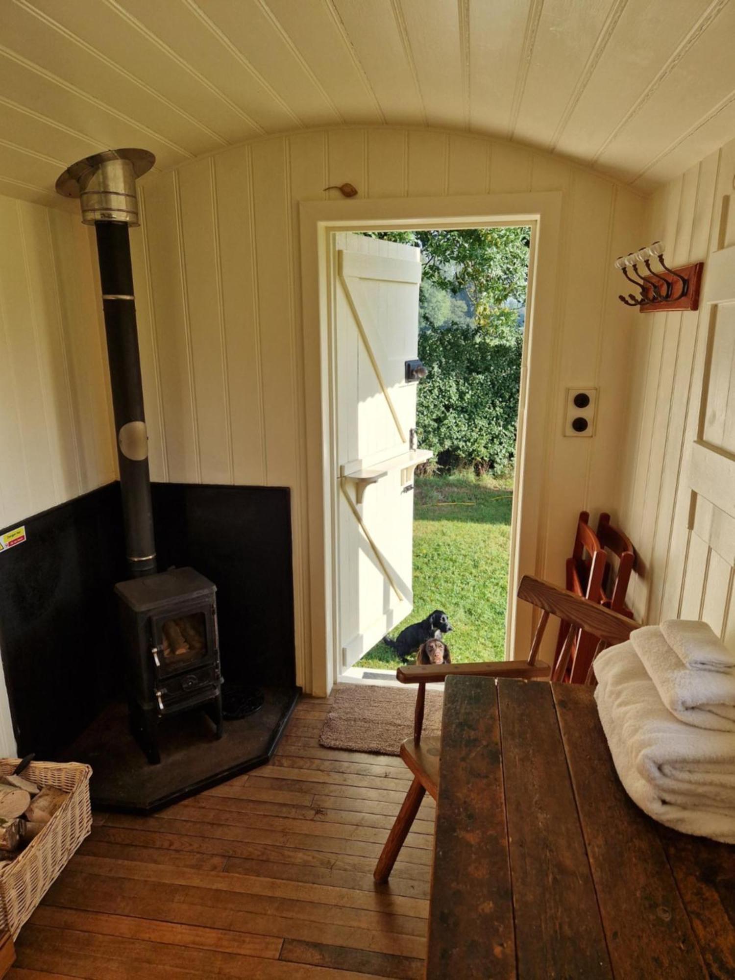 The Delkin Shepherds Huts Castle Combe Kültér fotó