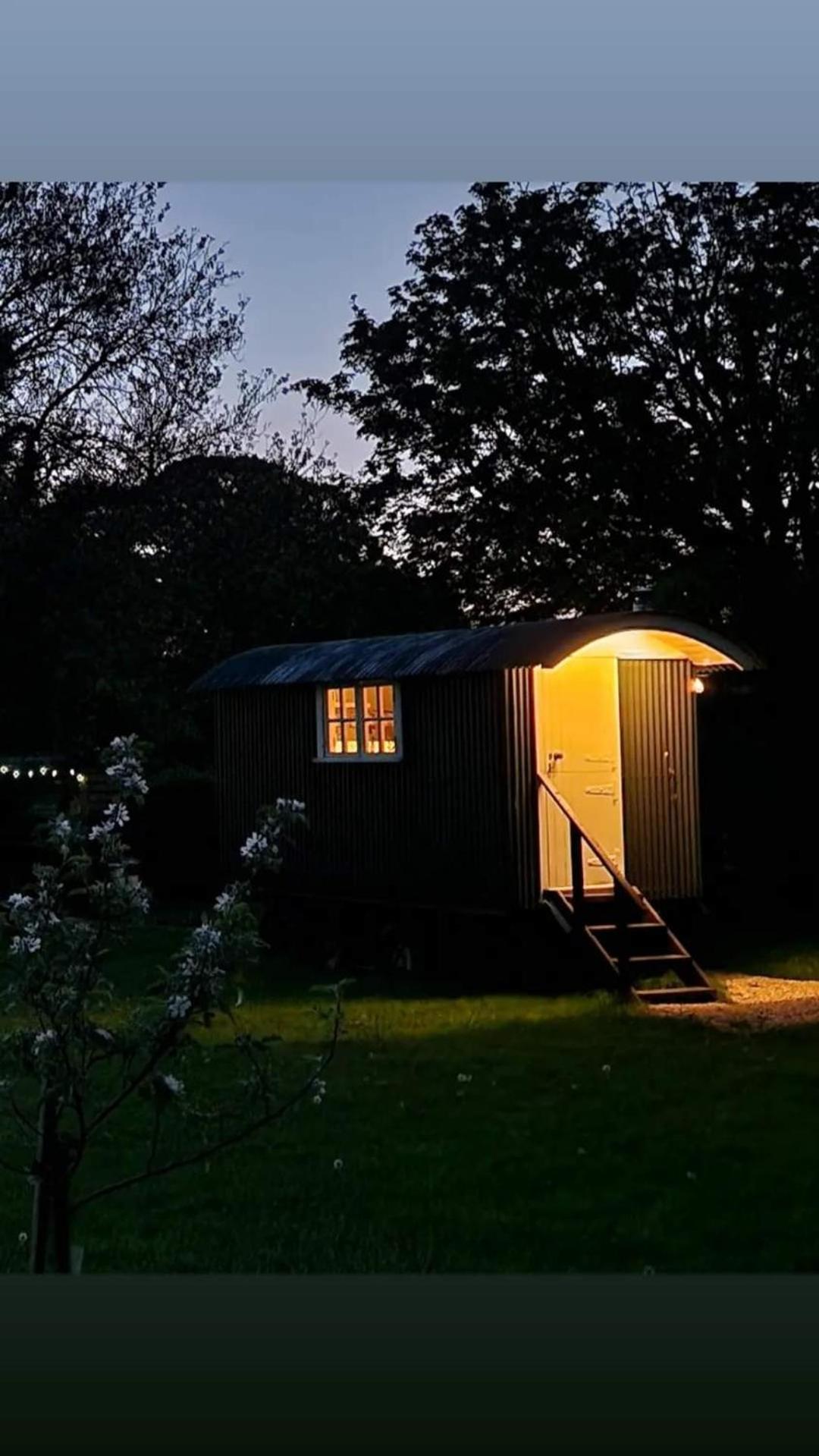 The Delkin Shepherds Huts Castle Combe Kültér fotó