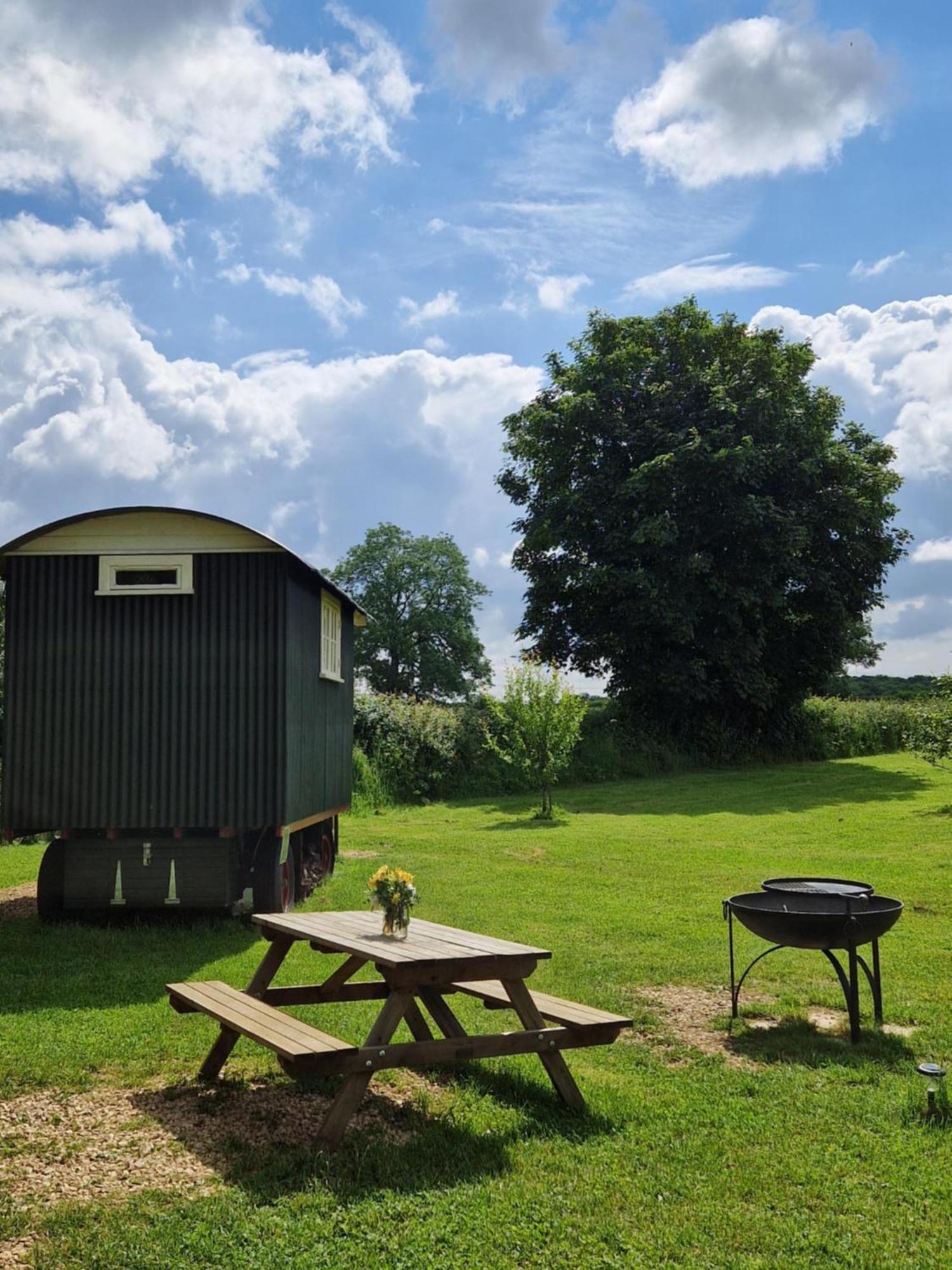 The Delkin Shepherds Huts Castle Combe Kültér fotó