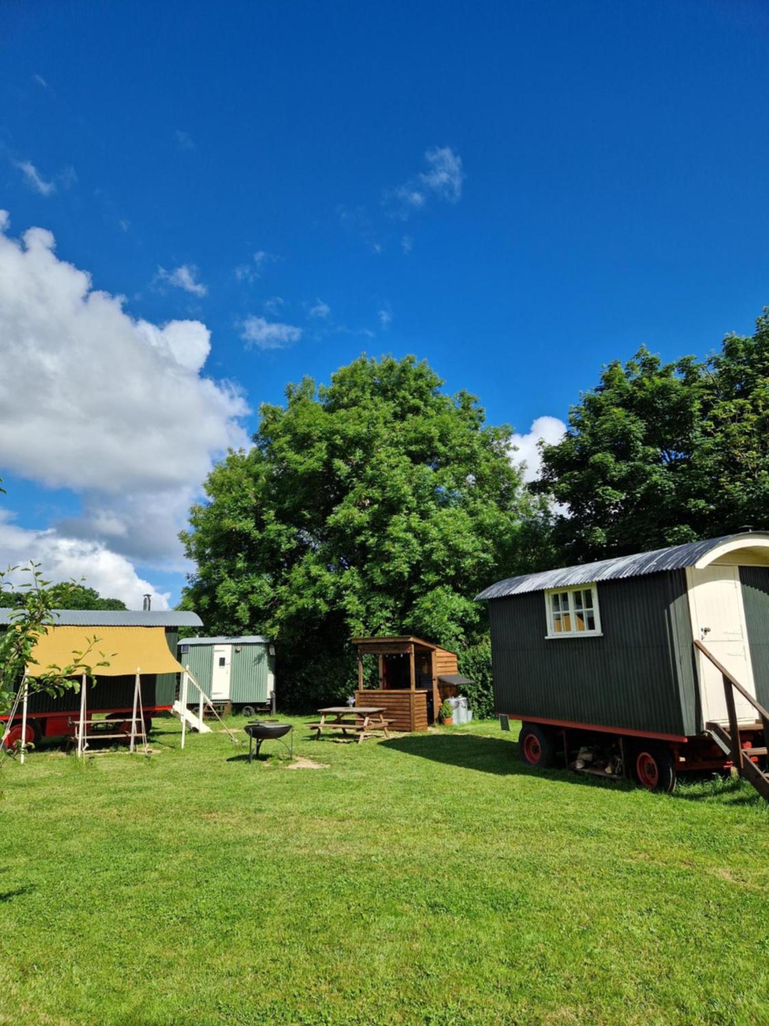 The Delkin Shepherds Huts Castle Combe Kültér fotó