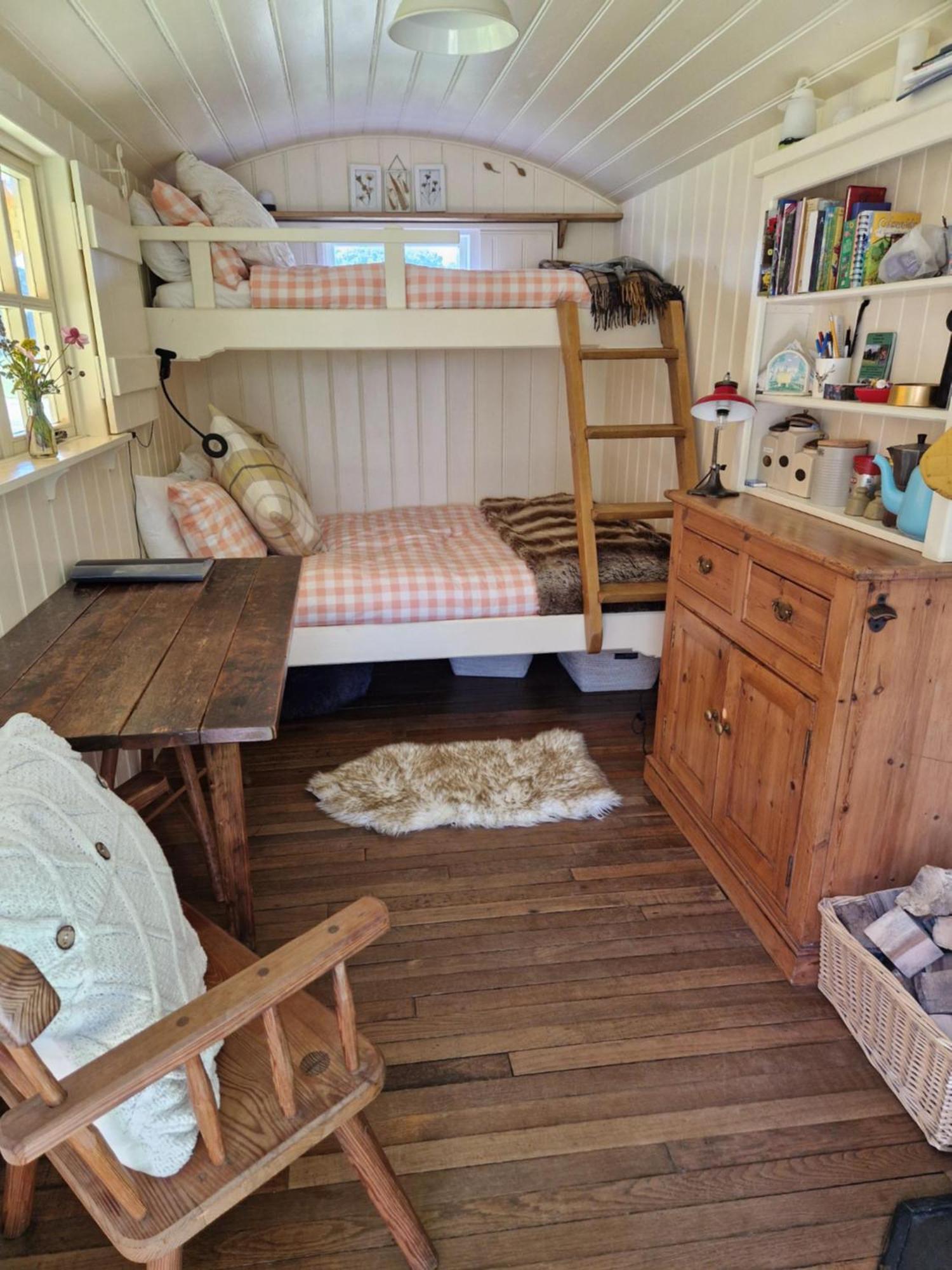 The Delkin Shepherds Huts Castle Combe Kültér fotó