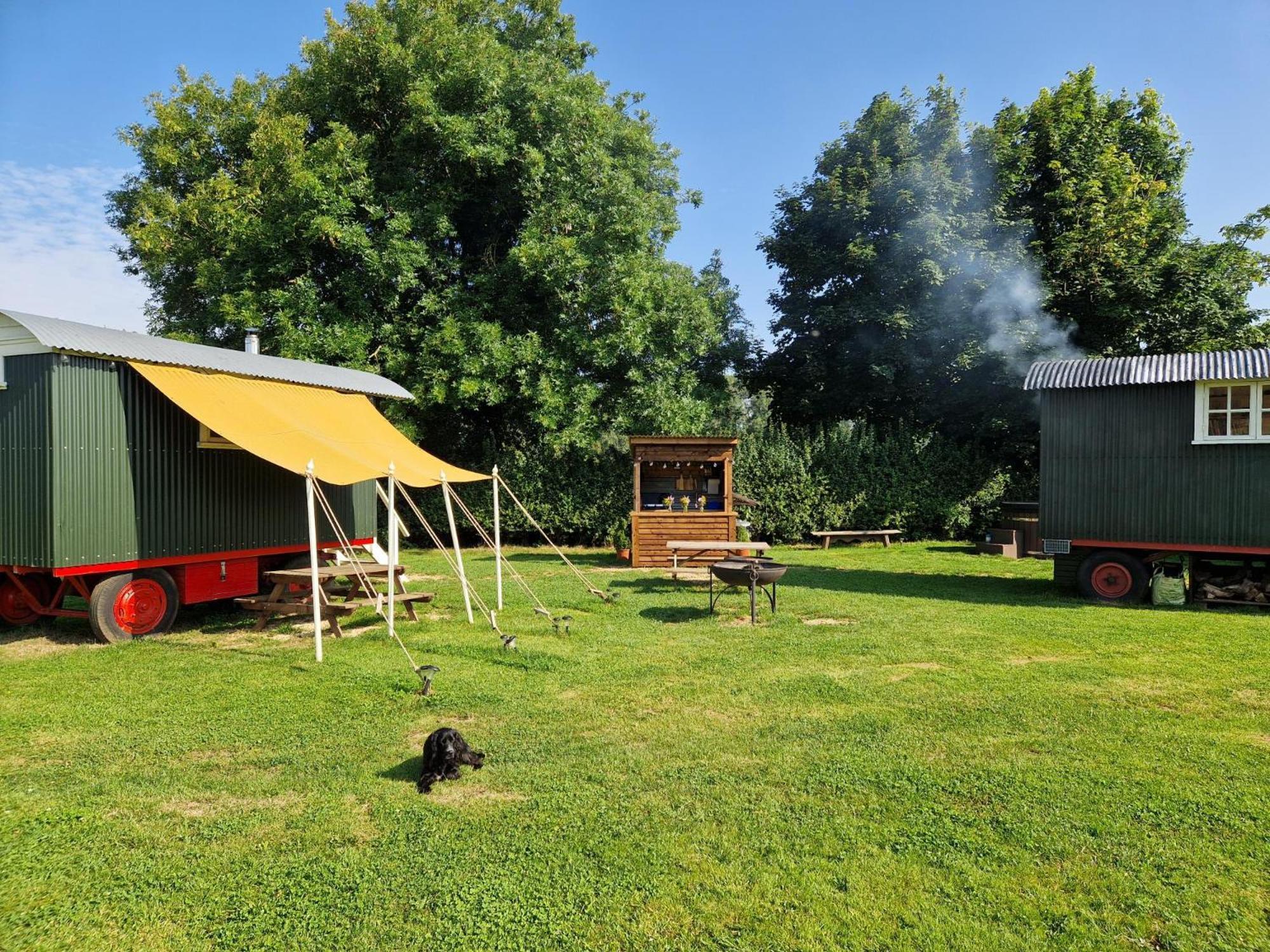 The Delkin Shepherds Huts Castle Combe Kültér fotó