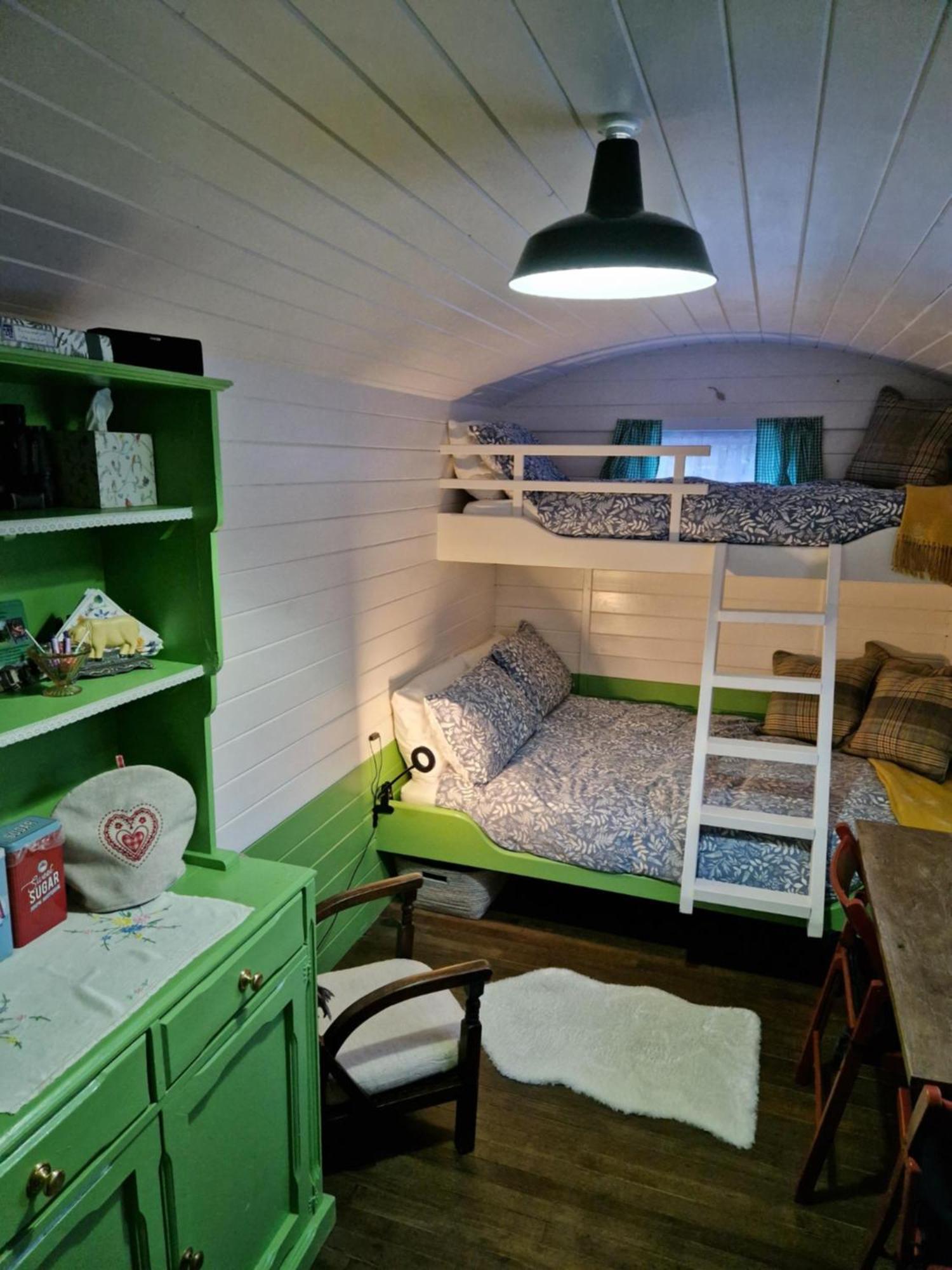 The Delkin Shepherds Huts Castle Combe Kültér fotó